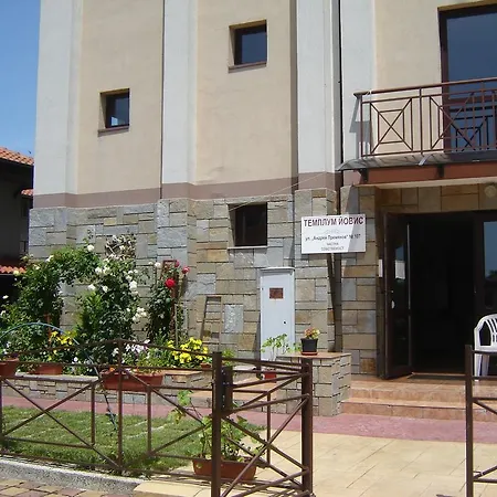 Templum Yovis Apartamento *